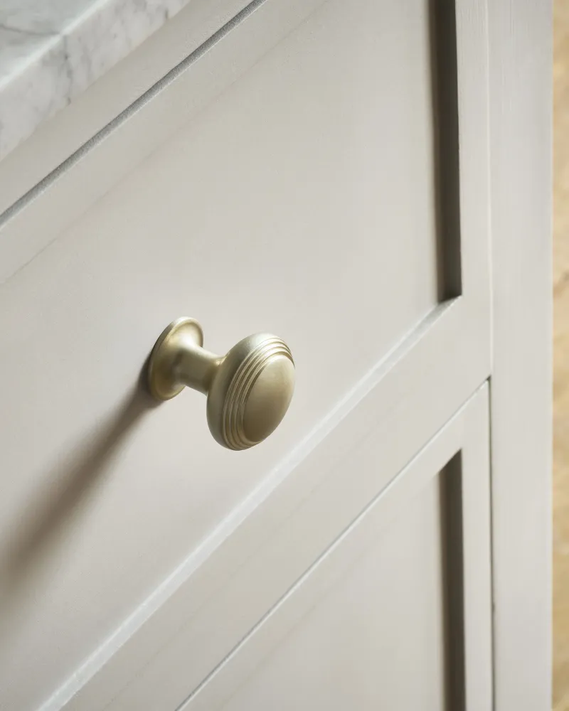 Barlow Cabinet Knob Medium - Antique Zlatý kov