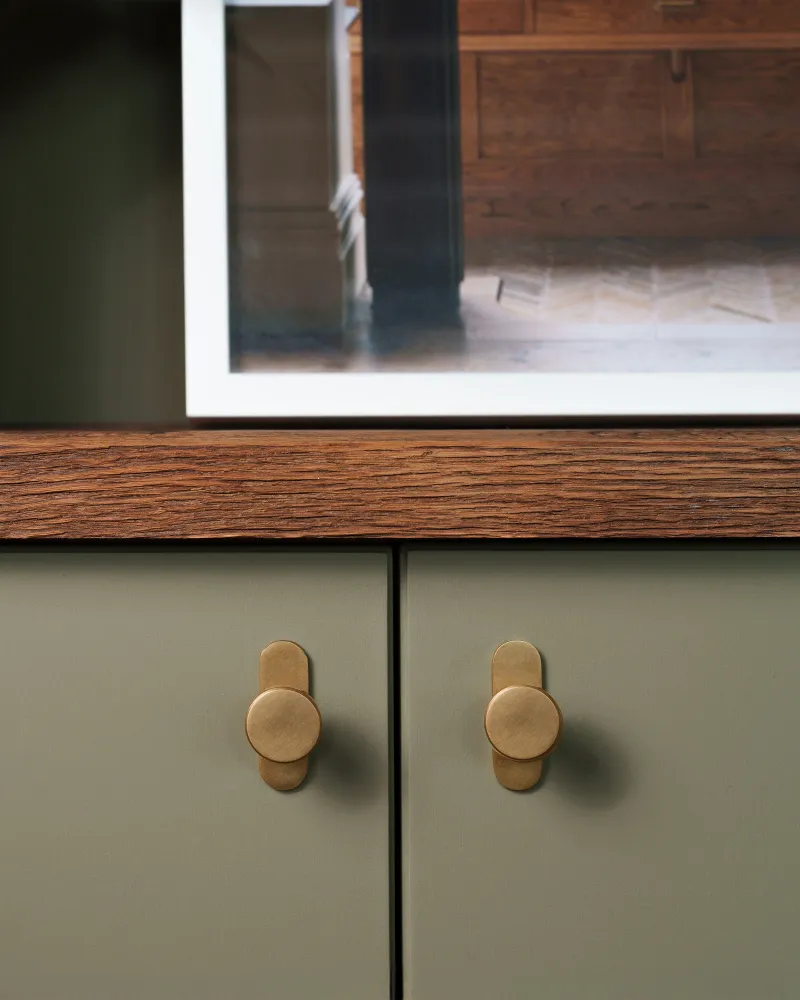Kilburn Cabinet Knob Medium - Antique Zlatý kov