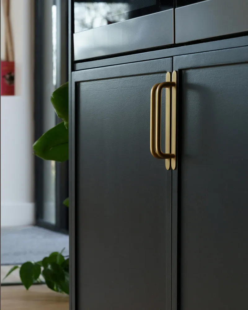 Kilburn Cabinet Handle Medium - Antique Zlatý kov