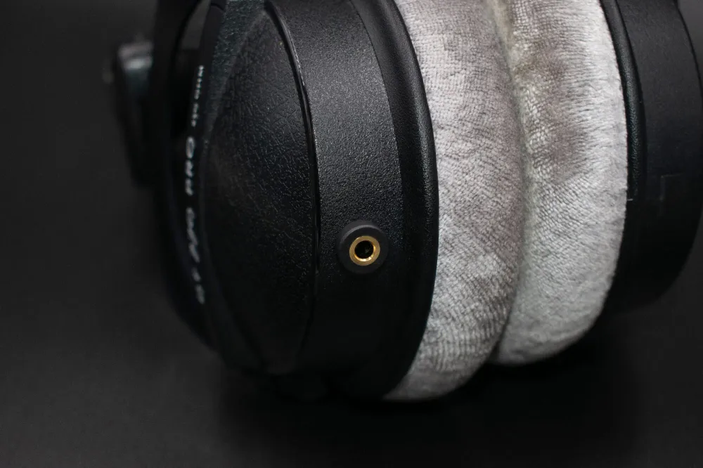 Předmodifikované sluchátka Beyerdynamic DT 770 s impedancí 250 ohmů, 3,5mm jack Arachne Audio