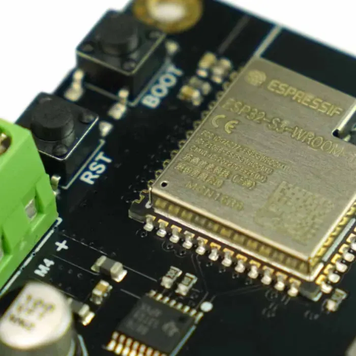 Romeo ESP32-S3 Robotická deska: FPV kamera ovladač motoru - DFRobot