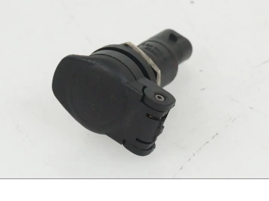 12V zásuvka BMW