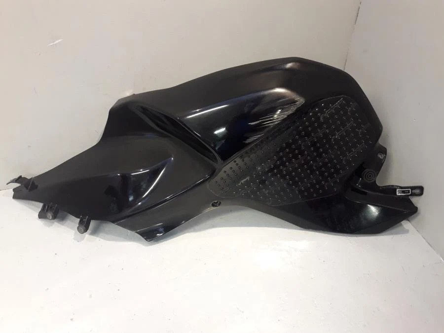 Kryt nádrže BMW