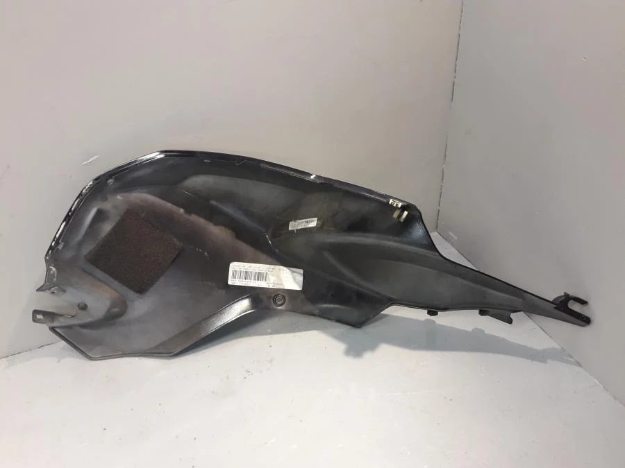 Kryt nádrže BMW