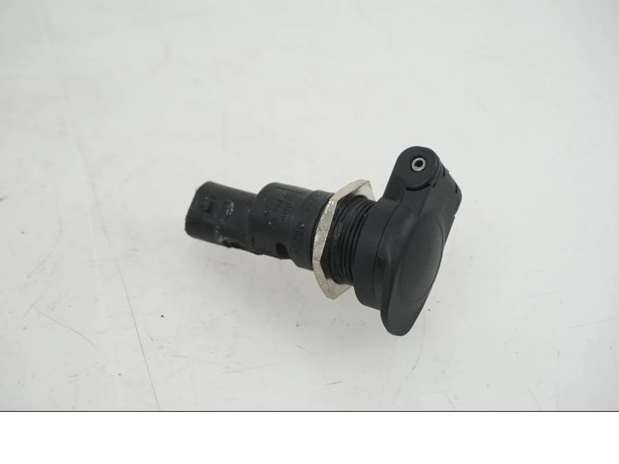 12 V zásuvka BMW
