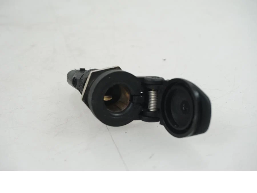 12 V zásuvka BMW