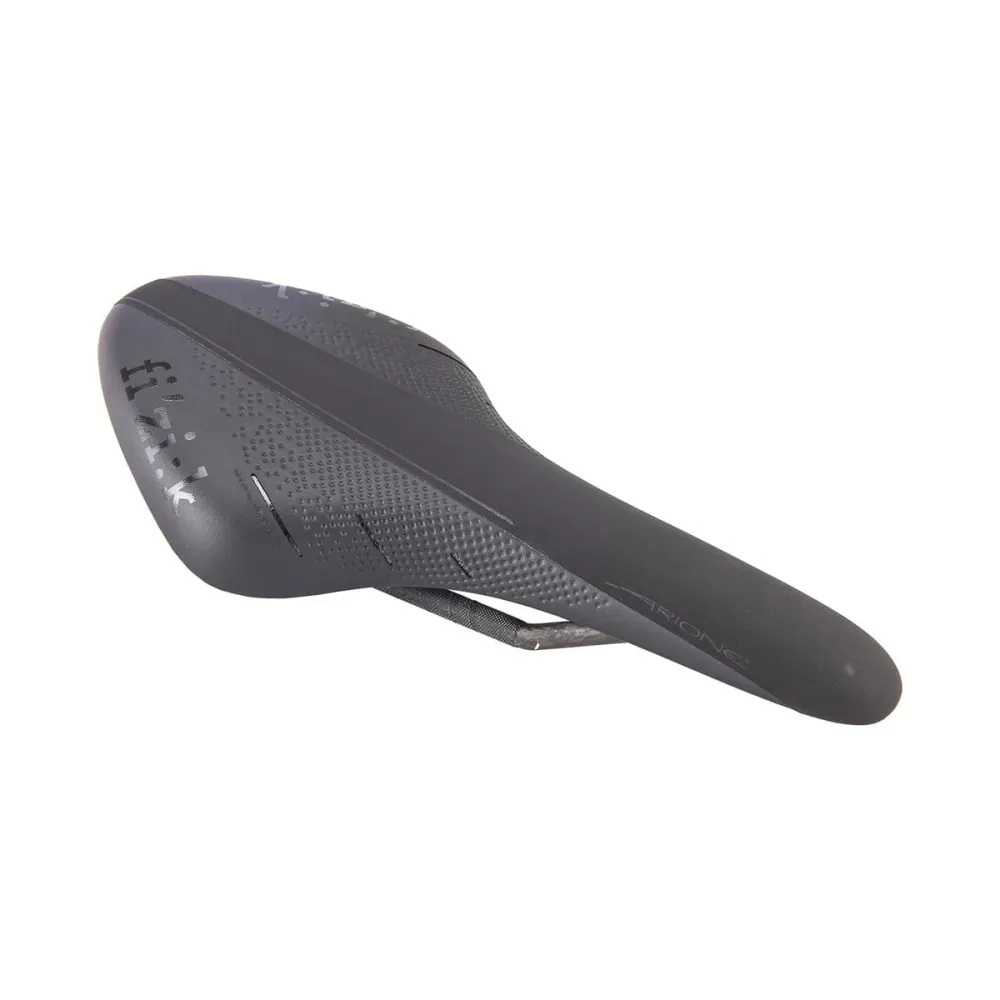 FIZIK ARIONE R1 LARGE Rails Carbon Braided Sedlo černé