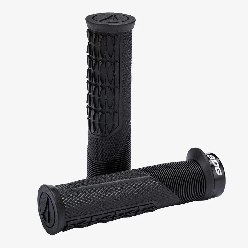 SDG OPEN CORE THRICE gripy 136 mm černé