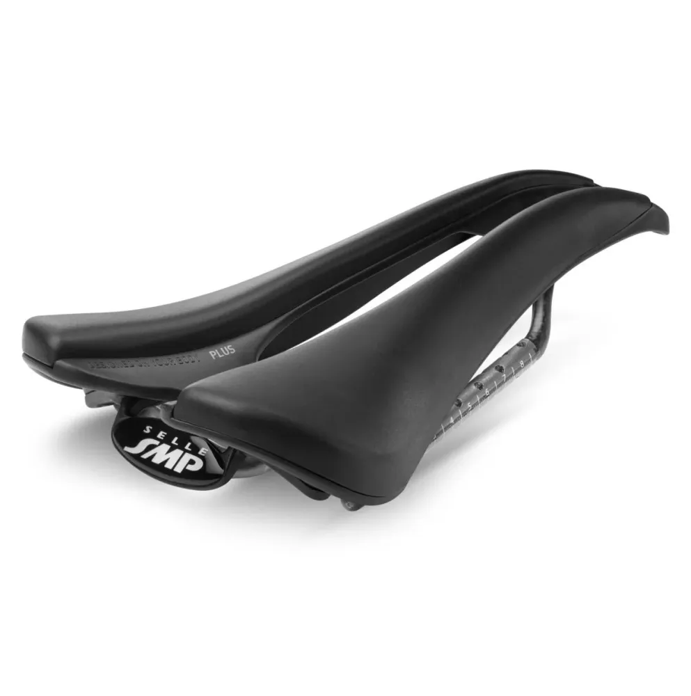 SMP EVO PLUS sedlo 140mm šířka Karbonové kolejnice černé
