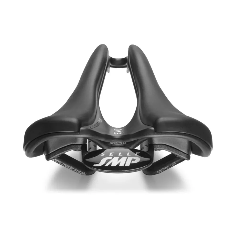SMP EVO PLUS sedlo 140mm šířka Karbonové kolejnice černé