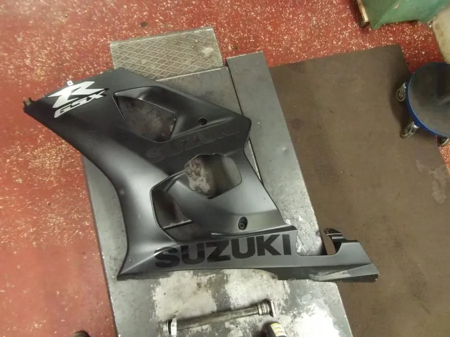 Boční kryt Suzuki