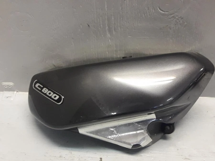 boční panel Suzuki