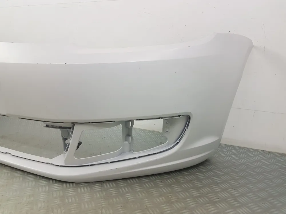 Přední nárazník Volkswagen Touran II brut