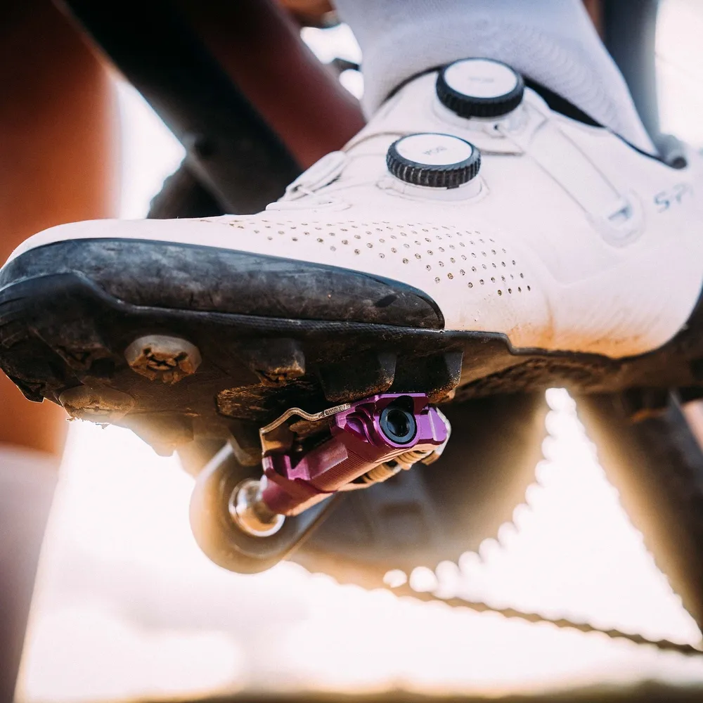 WOLF TOOTH DEL GRAVEL RACE Bezklíčové pedály Violet