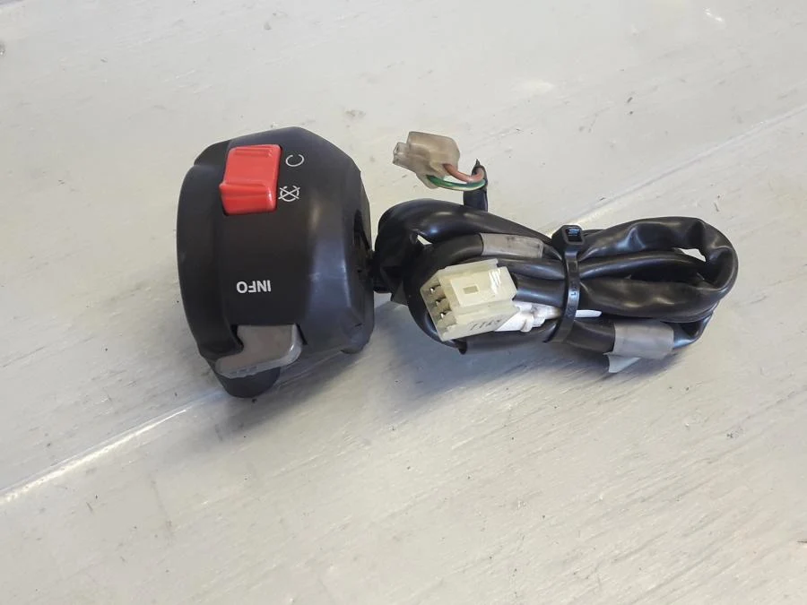 Ovládací prvky řídítek Yamaha