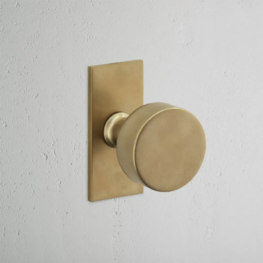 Onslow Short Plate Sprung Door Knob - Antique Zlatý kov