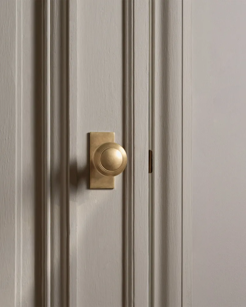 Poplar Short Plate Sprung Door Knob - Antique Zlatý kov