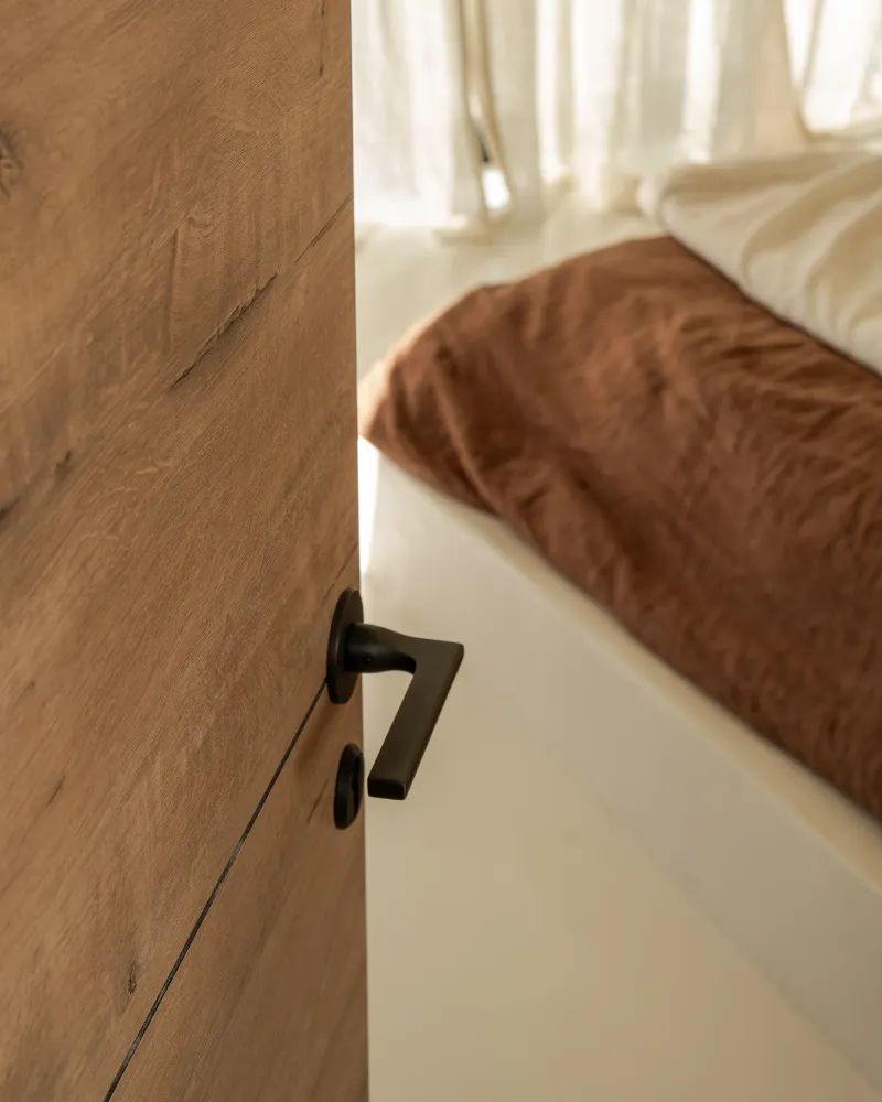 Clayton Sprung Door Handle Flush Rose - Kovově hnědý