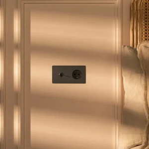 Kew Double Toggle & Danish Type K Socket - Kovově hnědý | Black