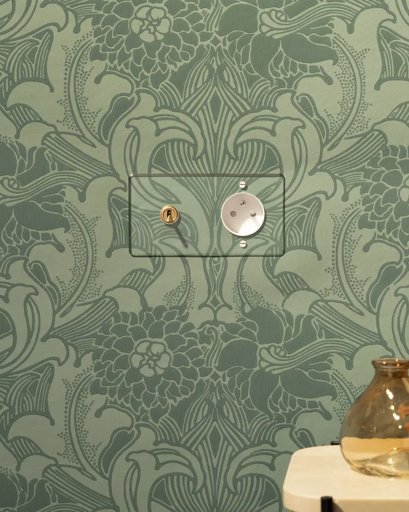 Kew Dvojlůžkový Toggle & French/Belgian Type E Socket - Clear Antique Brass | White