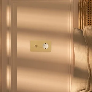 Kew Dvojlůžkový Toggle & Schuko Type F Socket - Antique Brass | White
