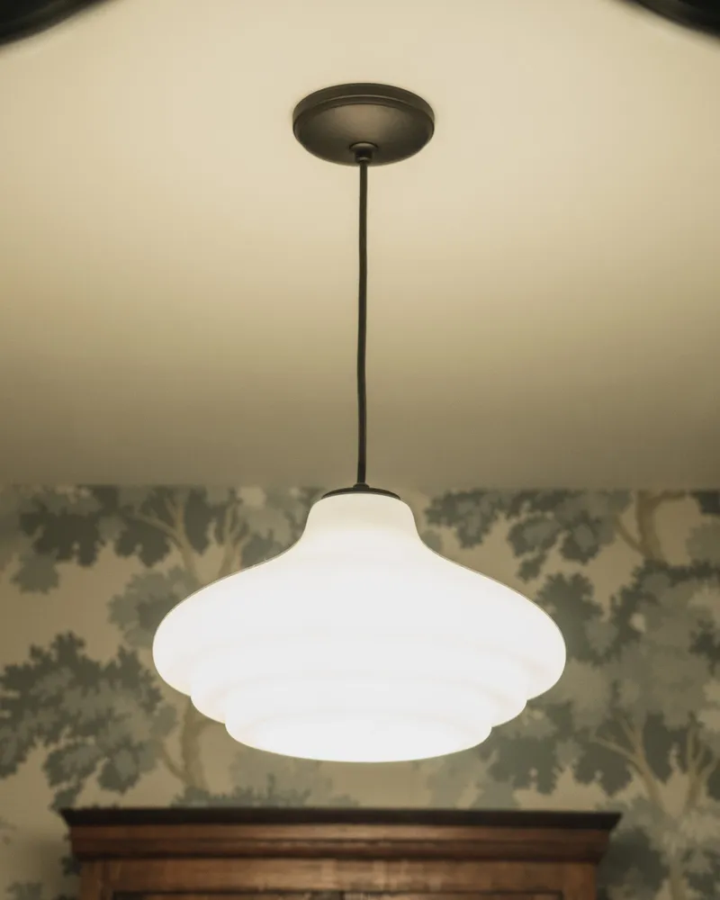 Brookfield Medium Pendant Light Opal Čiré sklo - Bronze