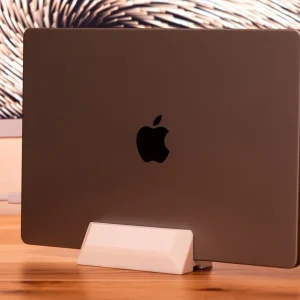 Vertikaler Ständer für MacBook Pro 14 (2021) und andere Laptops Orange