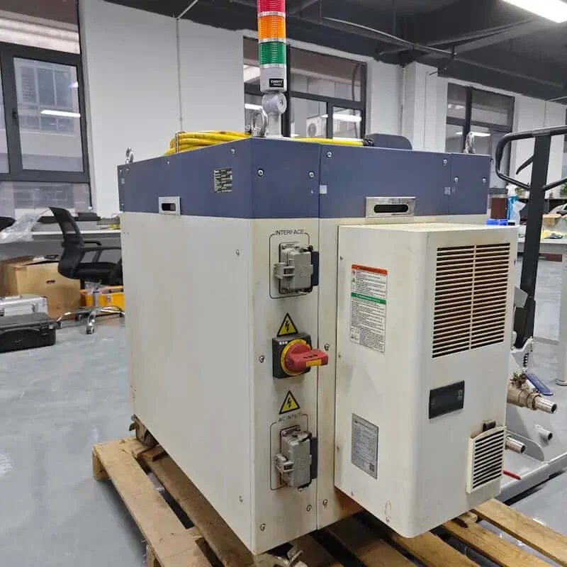 Použitý vláknový laser na prodej Raycus RFL-3300 více režimů