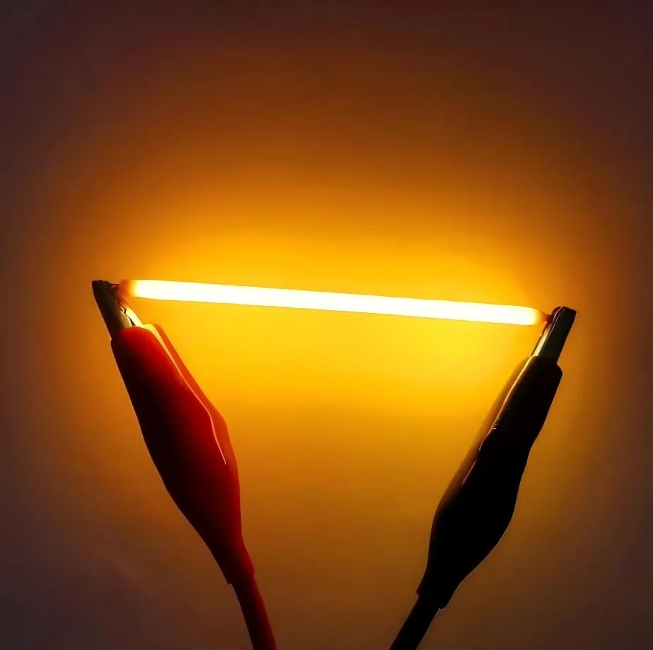 LED keramický COB tvrdý filament 3V 18,5mm dlouhý