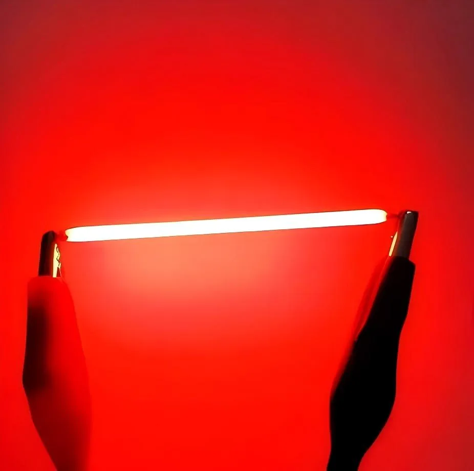 LED keramický COB tvrdý filament 3V 18,5mm dlouhý