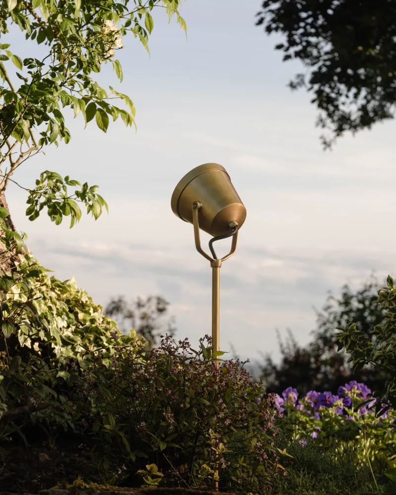 Cambridge Ground Floodlight – Antique Zlatý kov