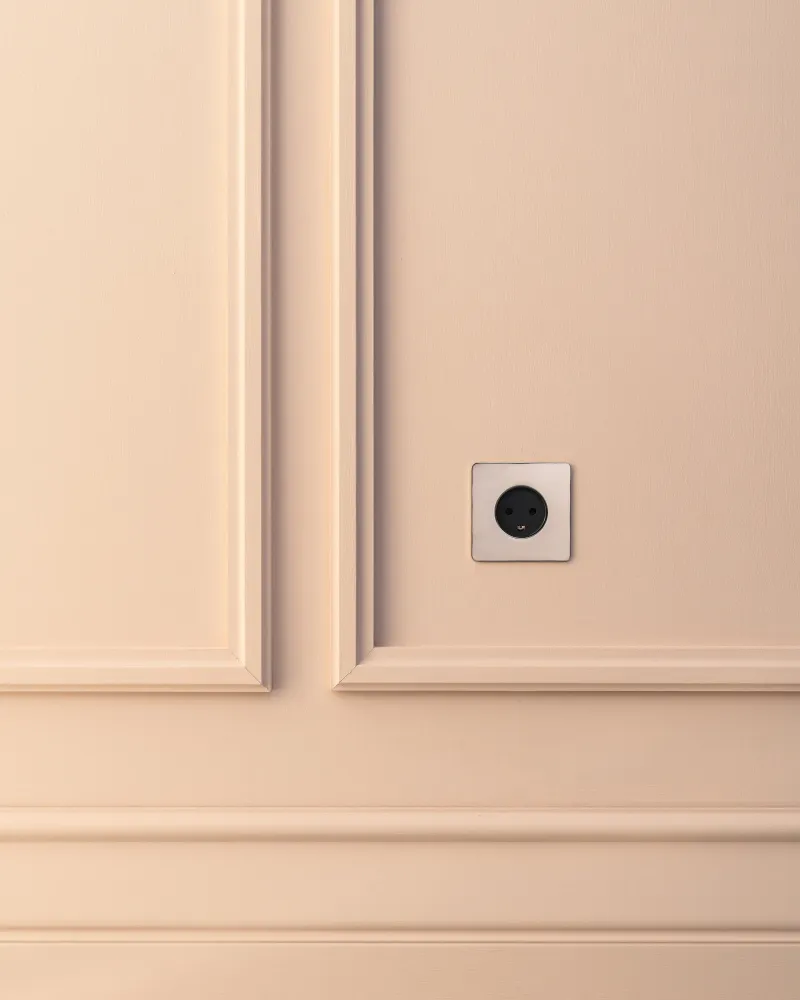 Kew Single Danish Type K Socket - Polished Nickel | Black