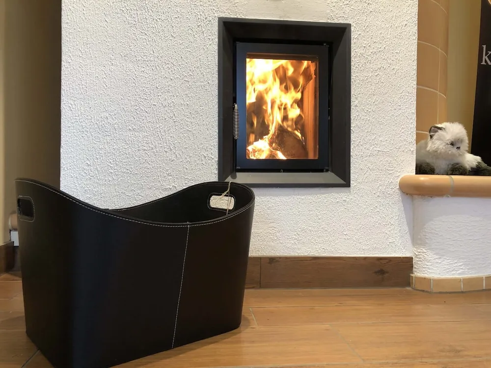 Koš na dřevo "Helfta" obdélníkový černý imitace kůže s vnitřním fleecem