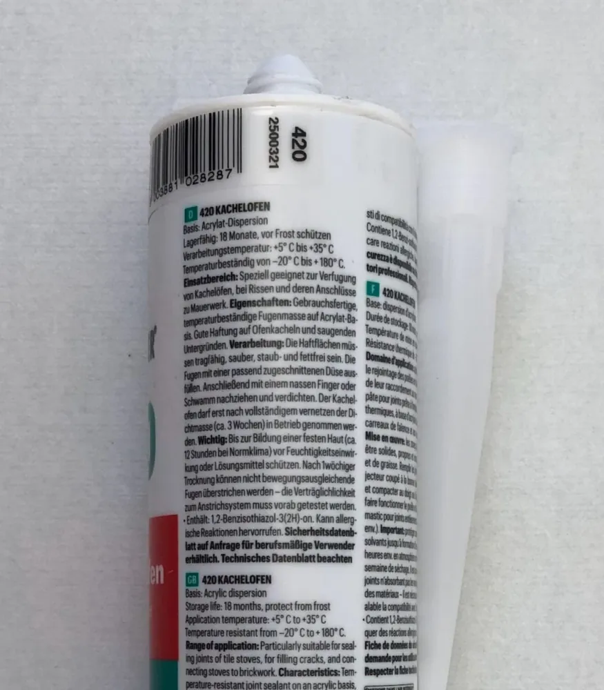 Elastický akrylový tmel na spáry v tmavě šedé barvě pro krby kachlová kamna v kartuších