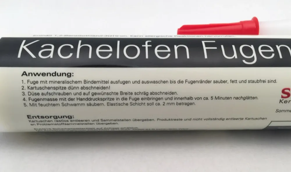 Elastický tmel na spáry v černé barvě pro krby kachlová kamna v kartuších