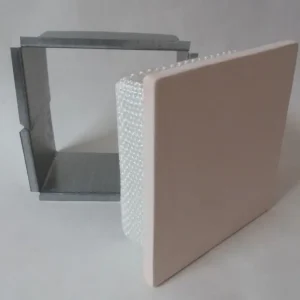 Keramická čisticí zásuvka čtvercová "14 x 14 cm" se čtvercovou montážní objímkou