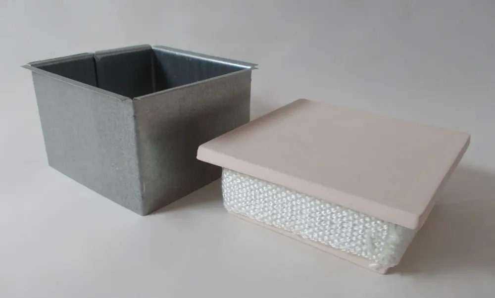 Keramická čisticí zásuvka čtvercová "14 x 14 cm" se čtvercovou montážní objímkou