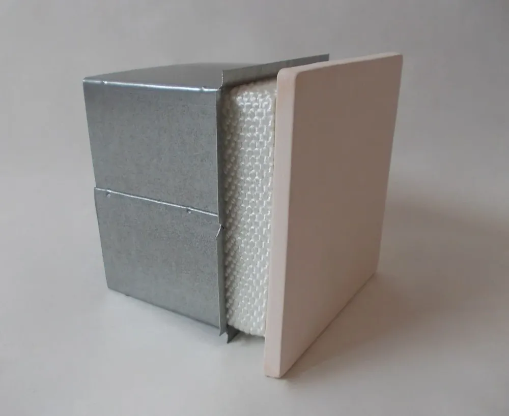 Keramická čisticí zásuvka čtvercová "14 x 14 cm" se čtvercovou montážní objímkou