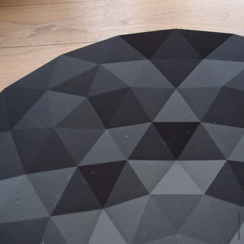 Miska na oheň s geometrickým 3D povrchem v moderním polygonovém designu