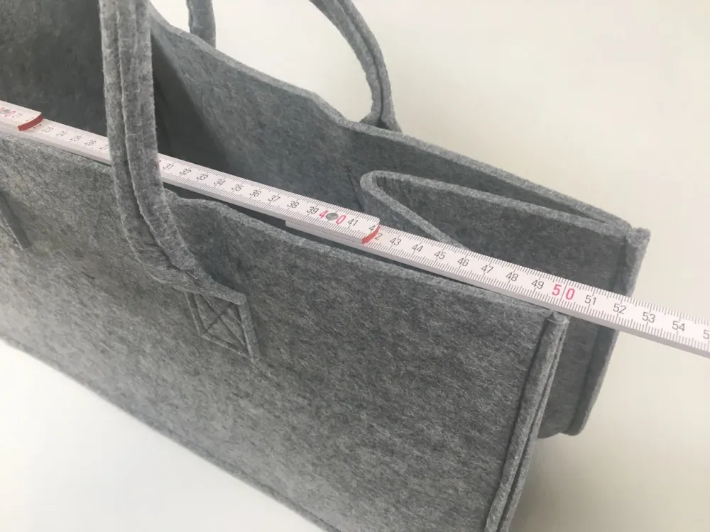 Pytel na palivové dřevo ze světle šedé plsti 50x25x26cm