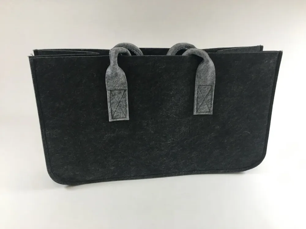Pytel na palivové dříví z tmavě šedé plsti se světle šedou rukojetí 48x28x25cm