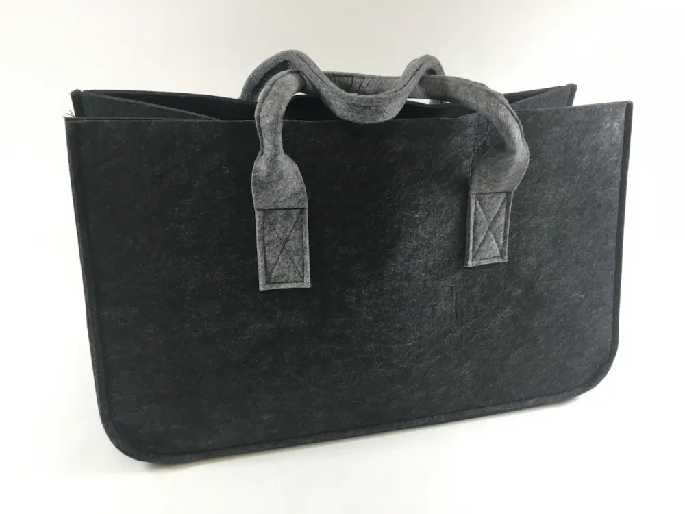 Pytel na palivové dříví z tmavě šedé plsti se světle šedou rukojetí 48x28x25cm