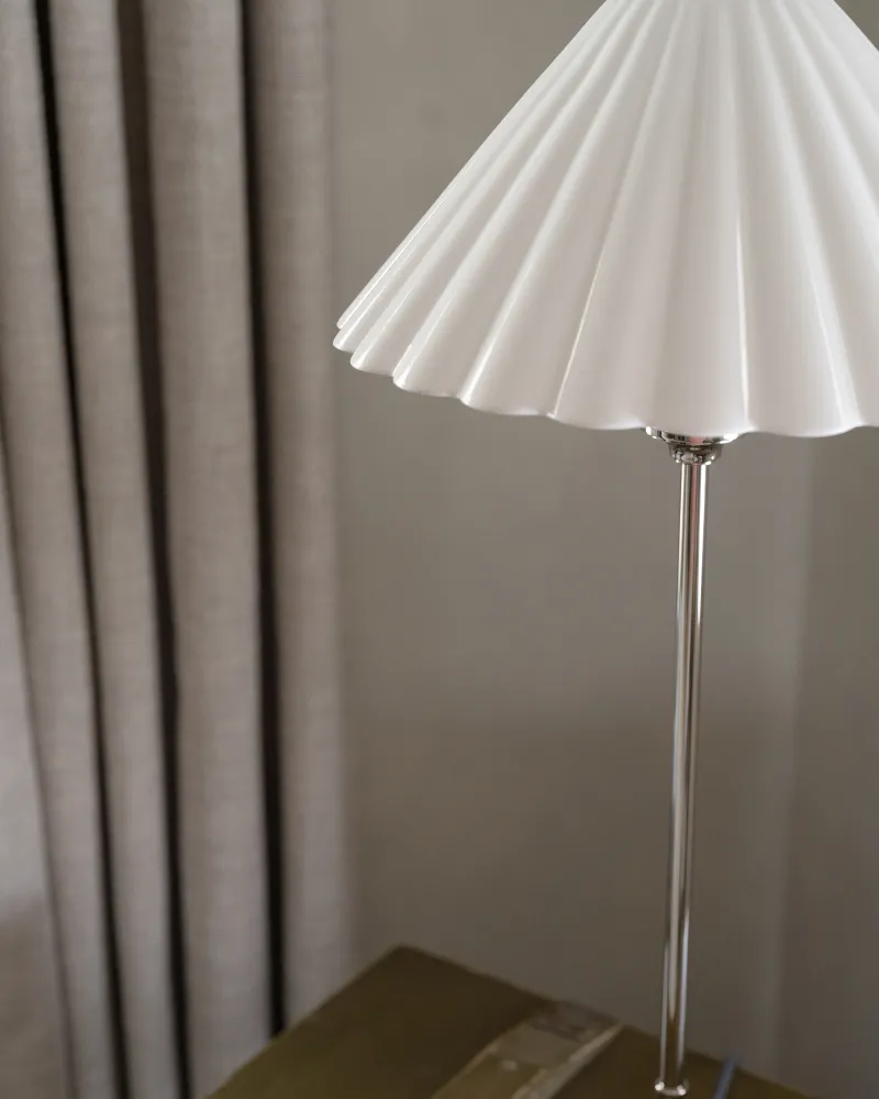 Cotswold Medium Table Lamp Fine Porcelain - Polished Nickel
