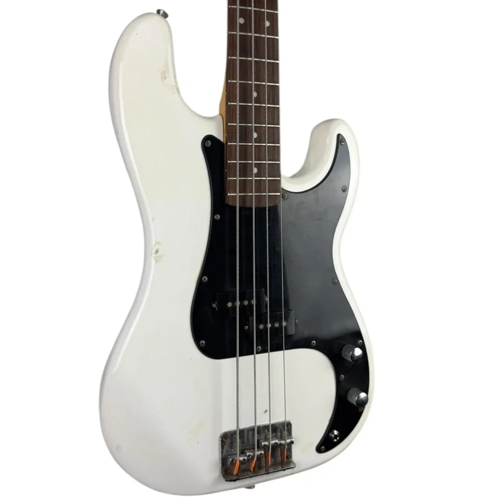 Fender Japan Precision Bass - Bílá