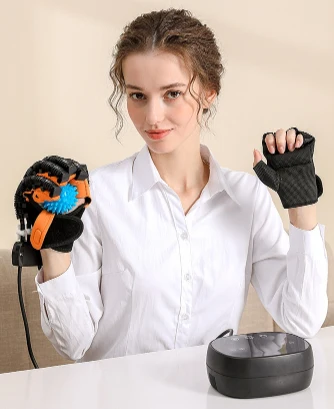 Humanoidní Servisní Robot s Multi-Hmatovou Rukou