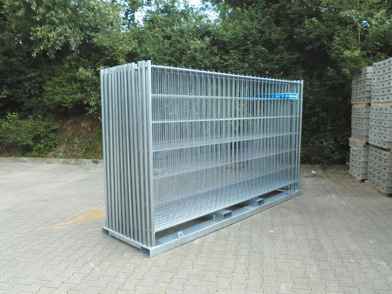 Skladovací přepravní paleta pro 25 mobilních plotů