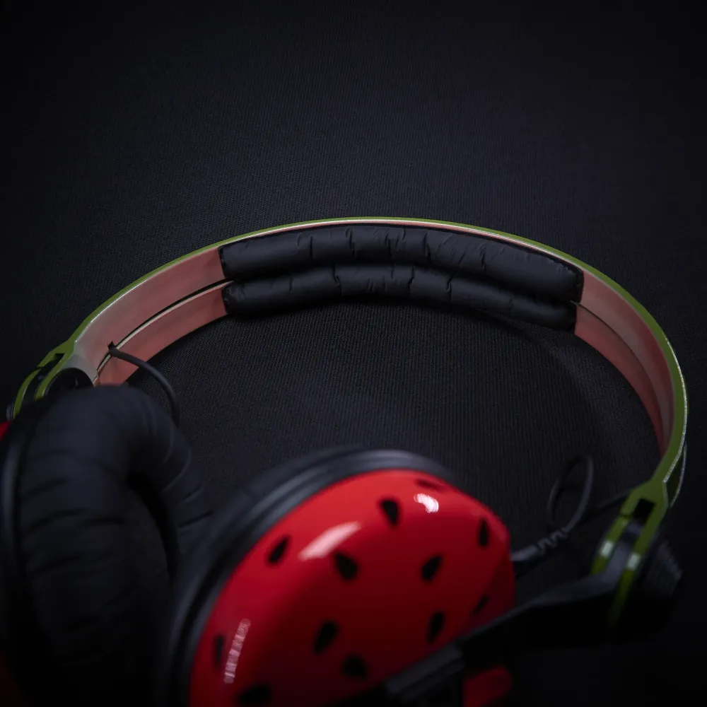 Sluchátka s malovaným potiskem na zakázku Arachne Audio