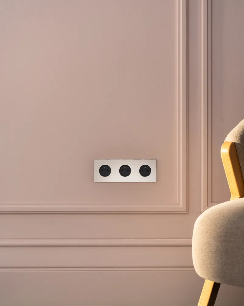 Kew Triple 3x French/Belgian Type E Socket - Polished Nickel | Black