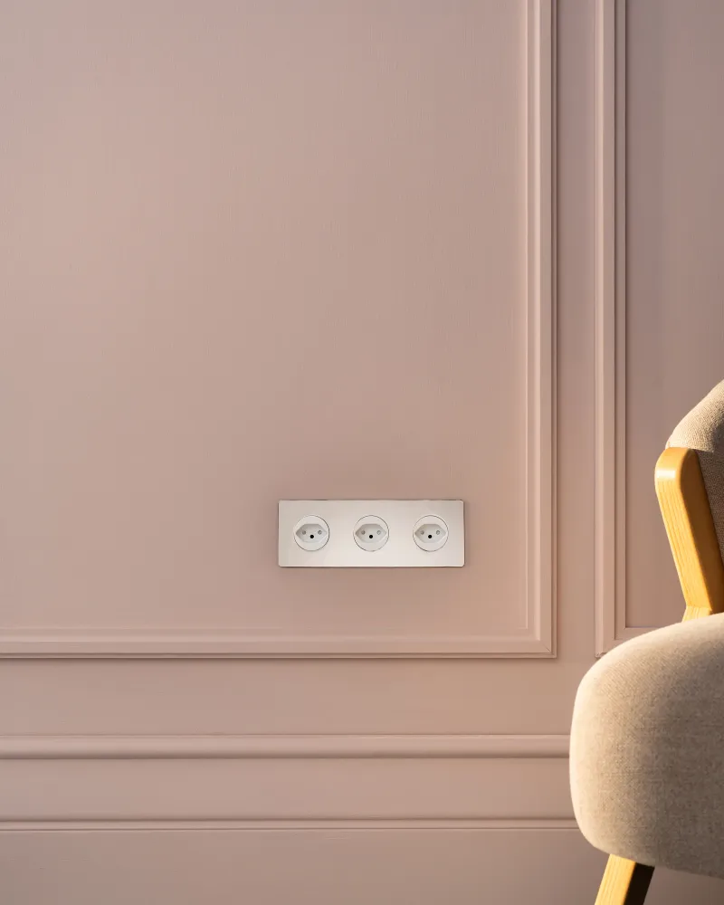 Kew Triple 3x Swiss Type J Socket - Polished Nickel | White