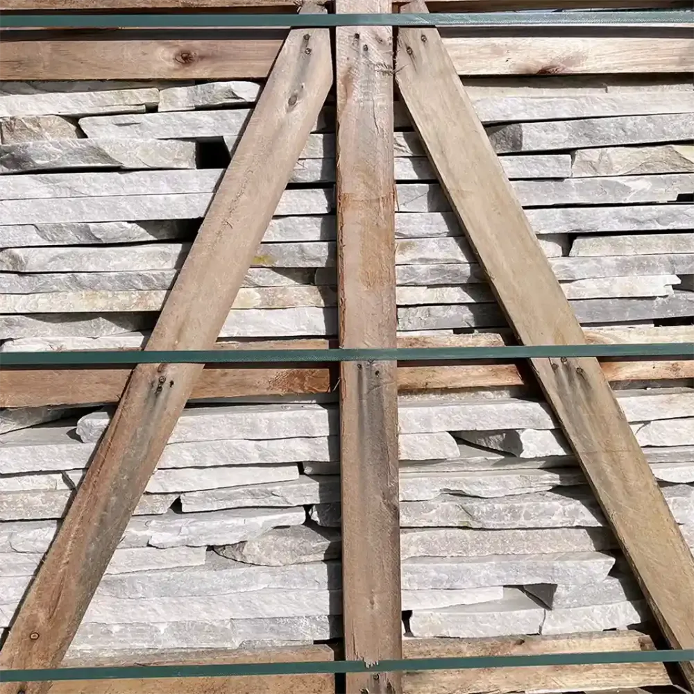 110 m² Kvarcit polygonální desky bílé Polaris 2,5-4 cm za 58,50 €/m² bez nákladů na dopravu